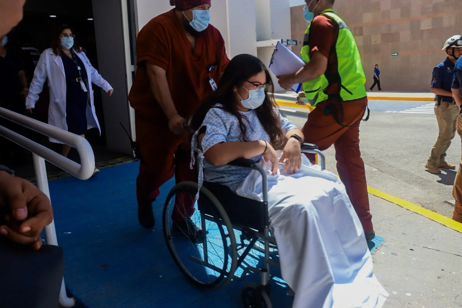 Torreón participa en el segundo Macro Simulacro Nacional; evacúan a pacientes en ejercicio por incendio