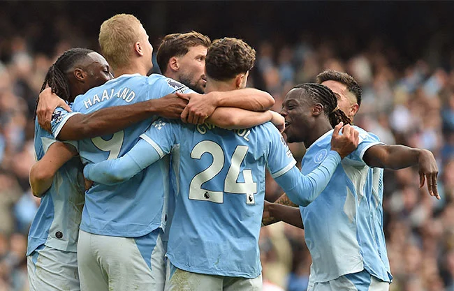 Manchester City se desata con goleada 5-3 y queda como líder único de la Premier League