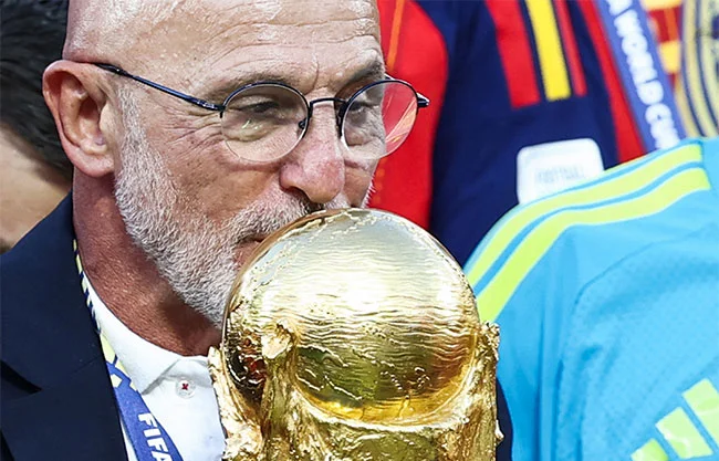 Luis de la Fuente renueva con España hasta 2032 tras conquistar el Mundial