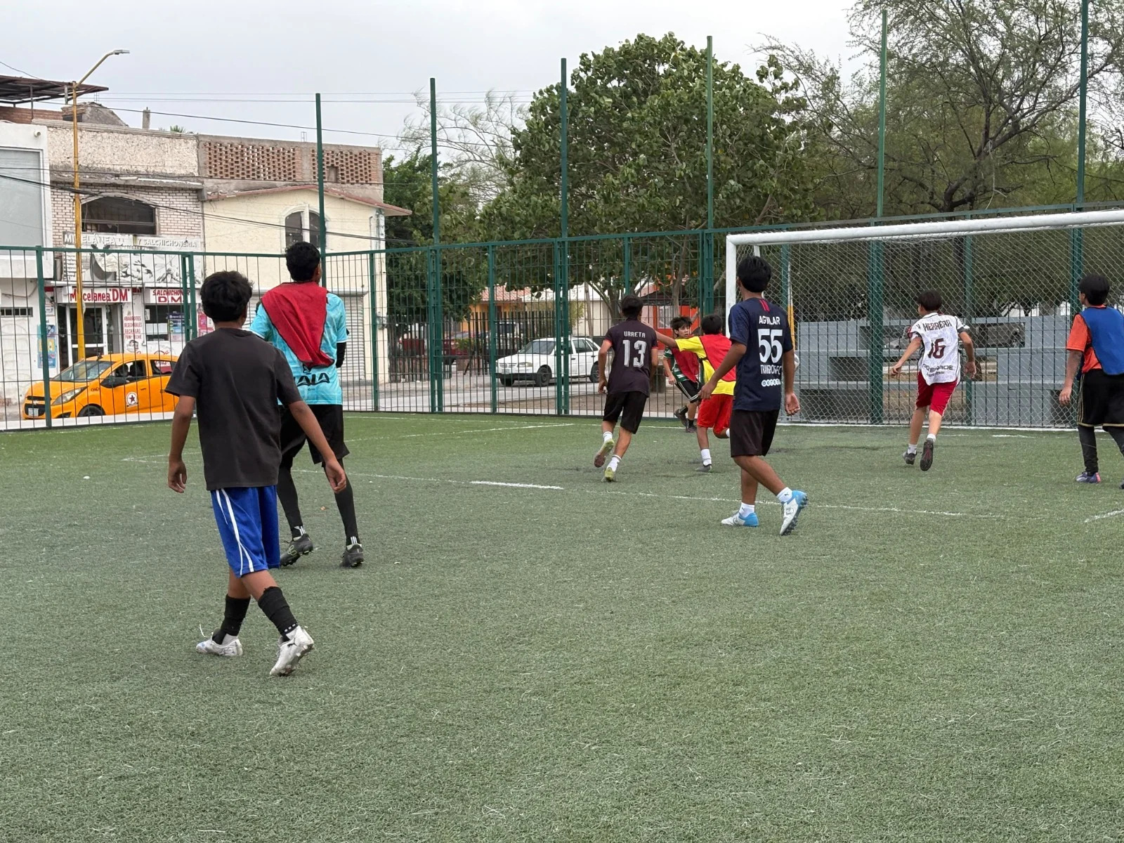 Más de 80 niñas, niños y jóvenes se forman en las Academias Municipales de Futbol en la Línea Verde