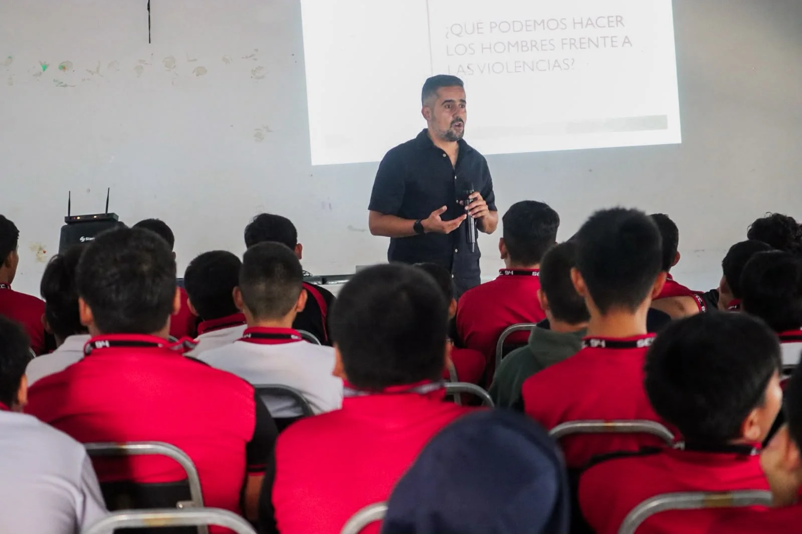 Llevan a secundarias de Torreón estrategia para prevenir violencia desde las masculinidades