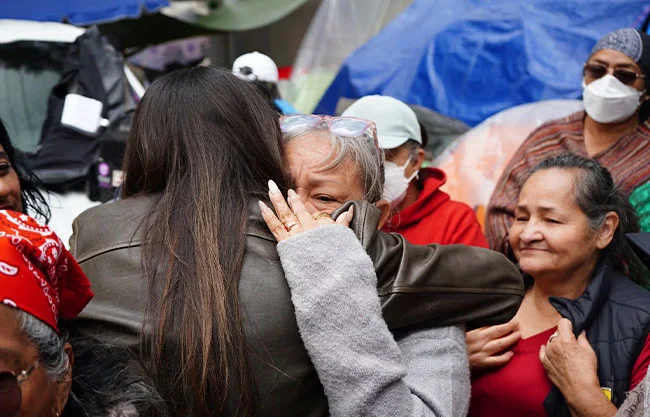Reportan balacera frente a la FGR en CDMX; madres buscadoras se resguardan en el piso