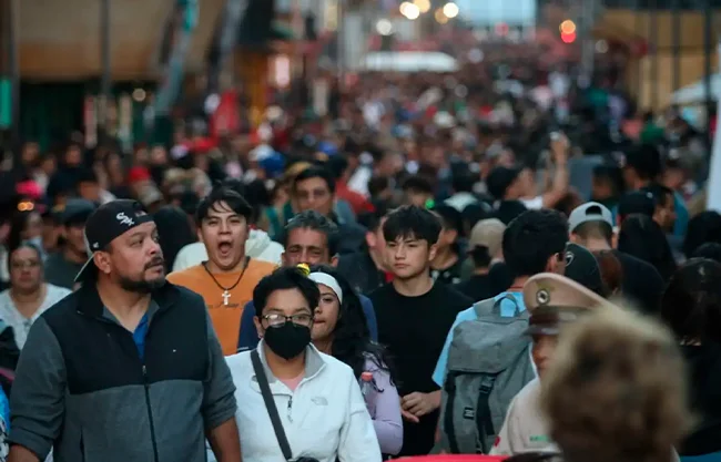 México ya suma 130.9 millones de habitantes y envejece, revela el Inegi