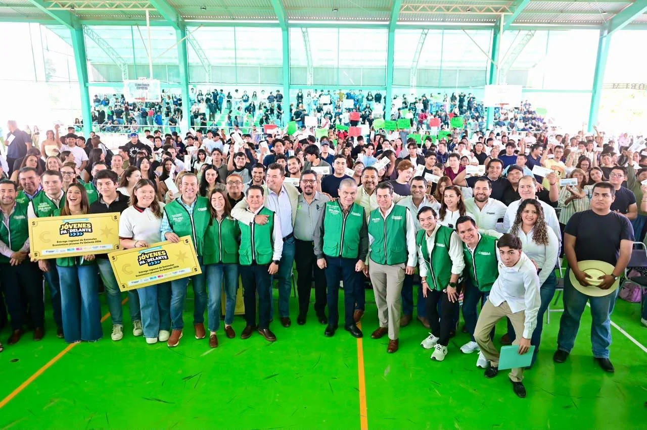 Entregan más de 2.4 mdp en apoyos a jóvenes de La Laguna