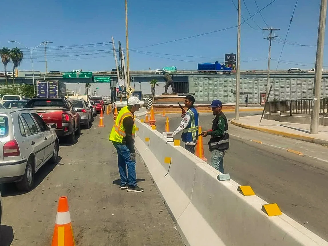 Instalan 500 barreras de concreto para reforzar seguridad vial en Torreón