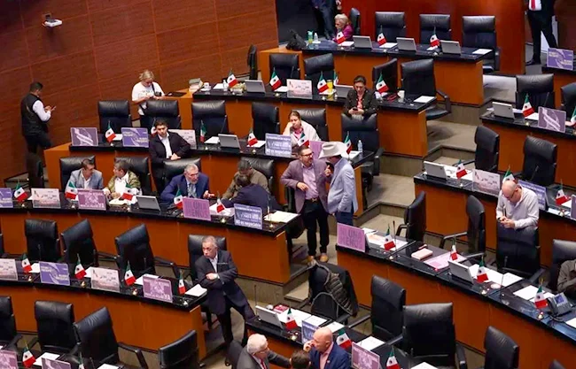 Avanza en Senado freno a candidatos con doble nacionalidad