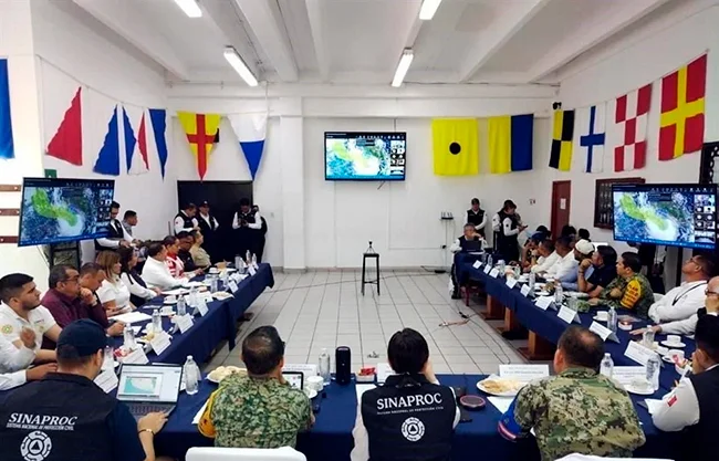 Semar refuerza vigilancia con 20 mil efectivos en Pacífico ante avance del huracán Polo