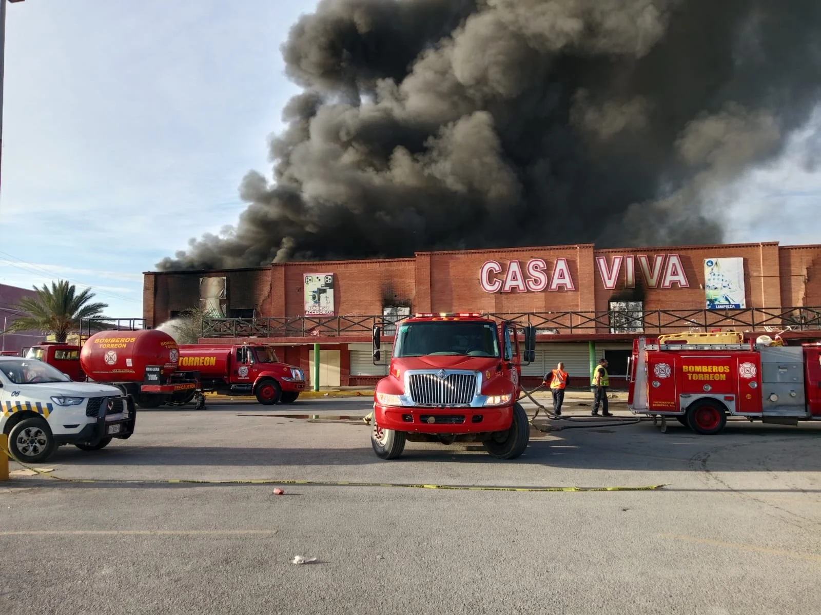 Descartan lesionados luego de incendio en Casa Viva en Torreón, investigan causas.