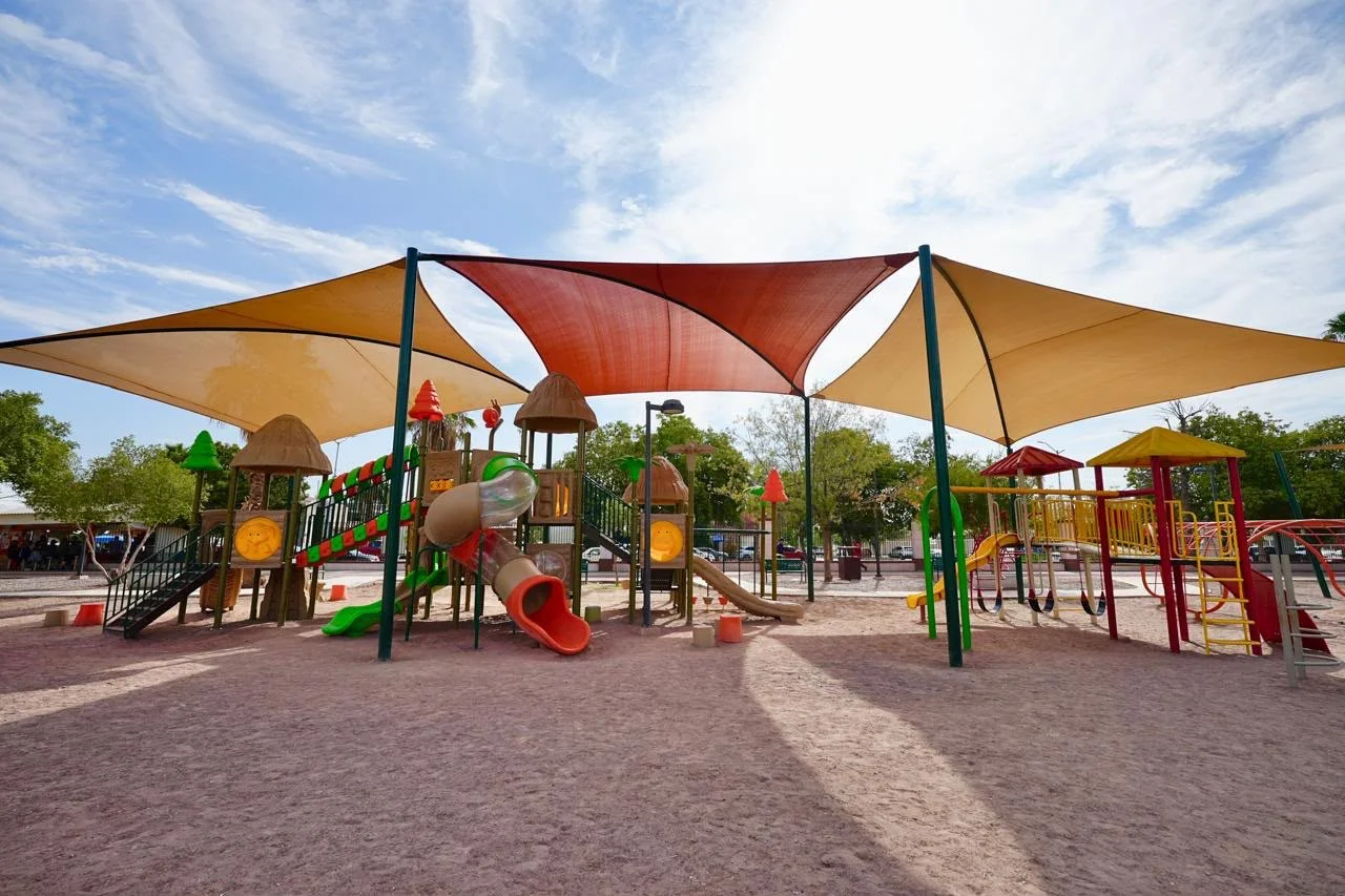 Modernizan área de juegos infantiles del Bosque Venustiano Carranza en Torreón