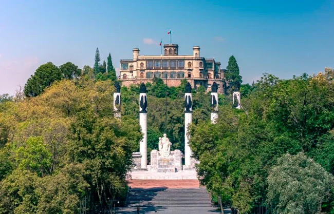 Sedena reubicará proyecto de museo militar tras protestas por impacto ambiental en Chapultepec