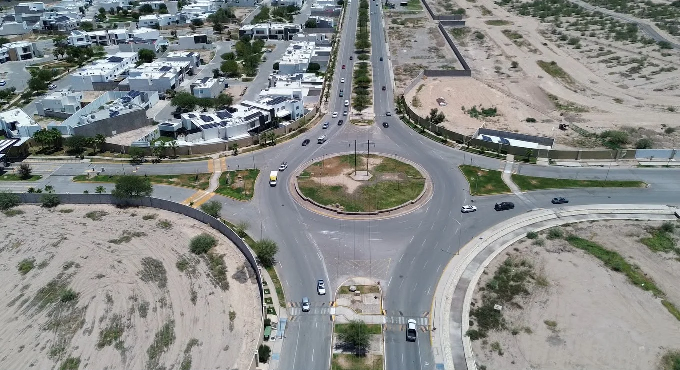 Exhortan a conductores a respetar preferencias de paso en glorietas de Torreón