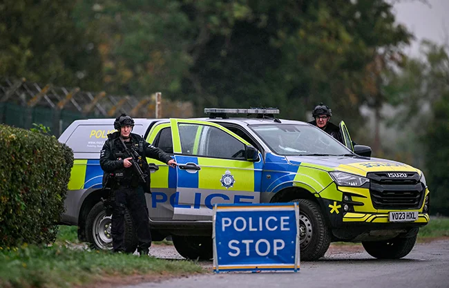 Detienen a 5 sospechosos de preparar acto terrorista cerca de base de EU en Inglaterra