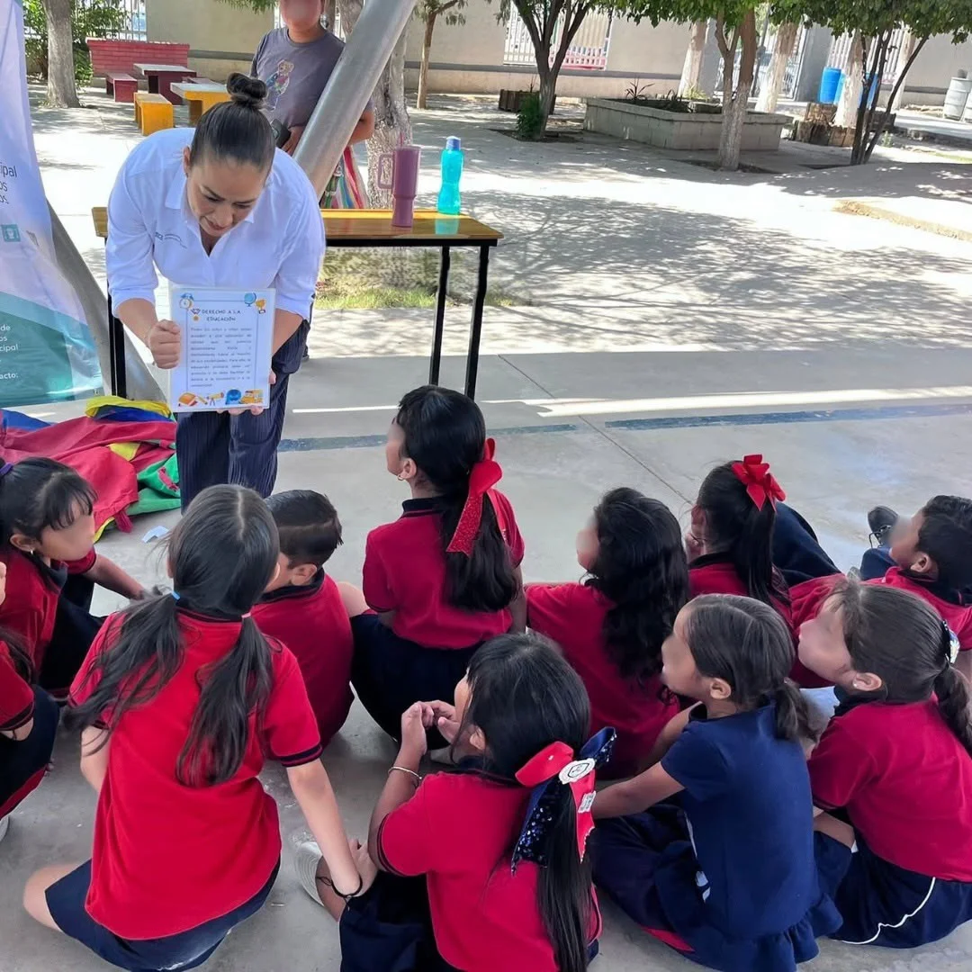 Llevan enseñanza de derechos humanos a niñas y niños de escuelas de Torreón