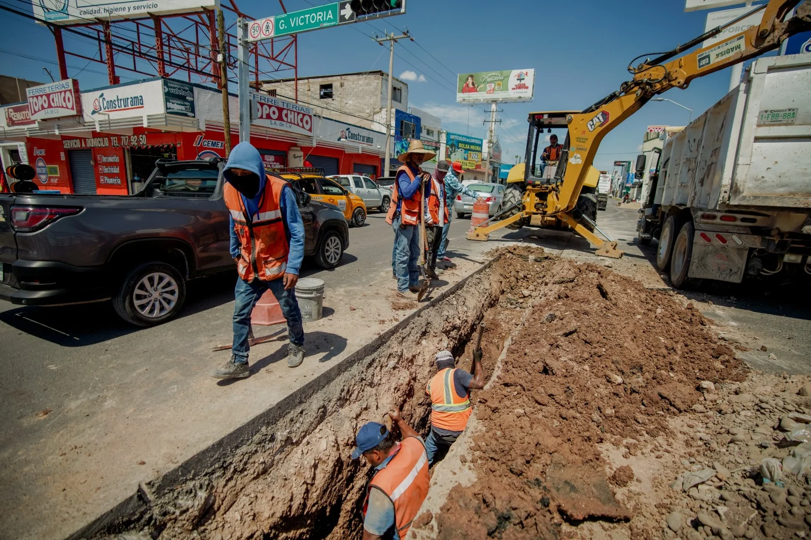 Rehabilitan drenaje en la calzada Cuauhtémoc; trabajos durarán cerca de dos semanas