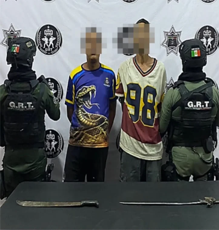 Con espada y machete, dos hombres amenazan a comerciantes y son detenidos en ejido de Torreón