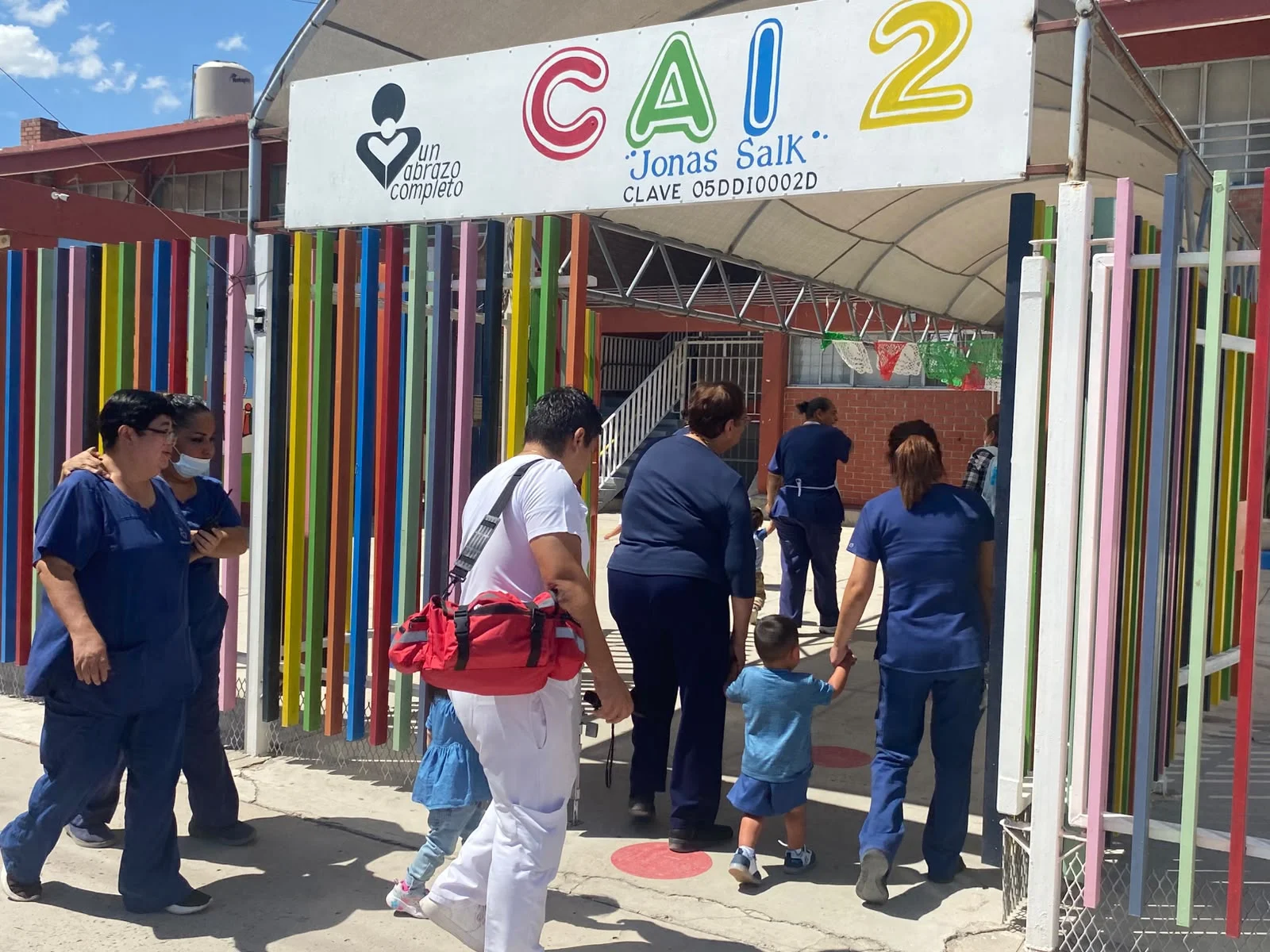 Incendio en vivienda provoca evacuación preventiva de 64 menores en centro infantil de Torreón