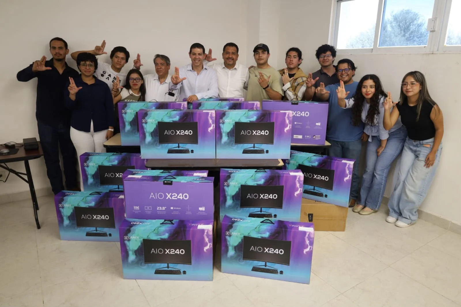 Rector de la UAdeC recorre planteles de la Unidad Laguna y entrega equipo