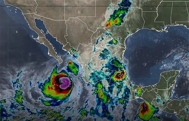'Rachel' se intensifica a huracán categoría 2 frente a costas de Baja California Sur y Jalisco