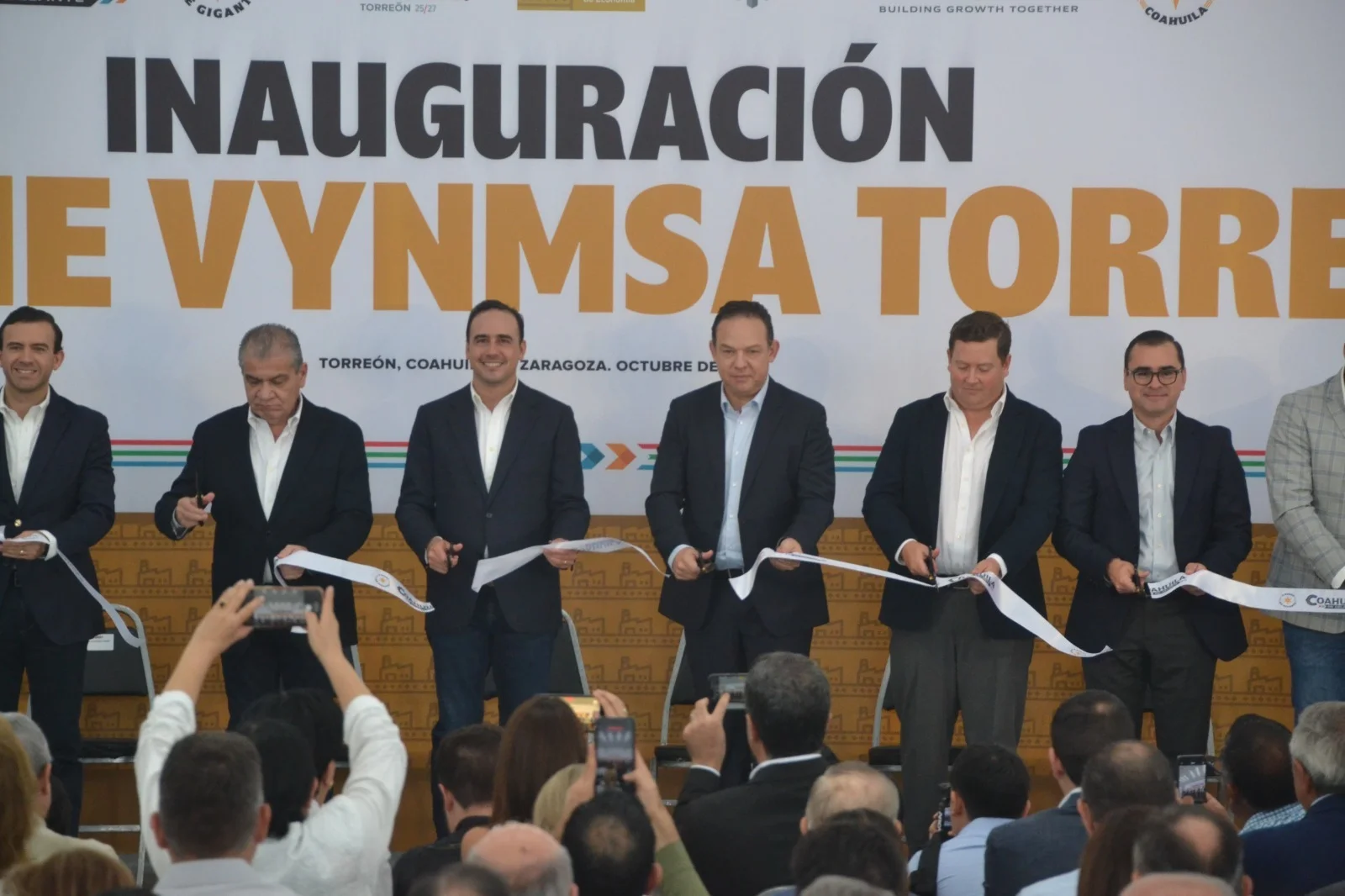 Inauguran parque industrial VYNMSA en Torreón