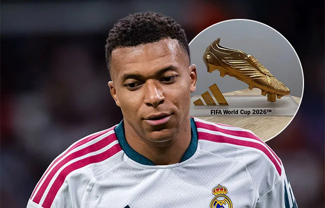Mbappé presume sus trofeos del Mundial y aviva la carrera por el Balón de Oro