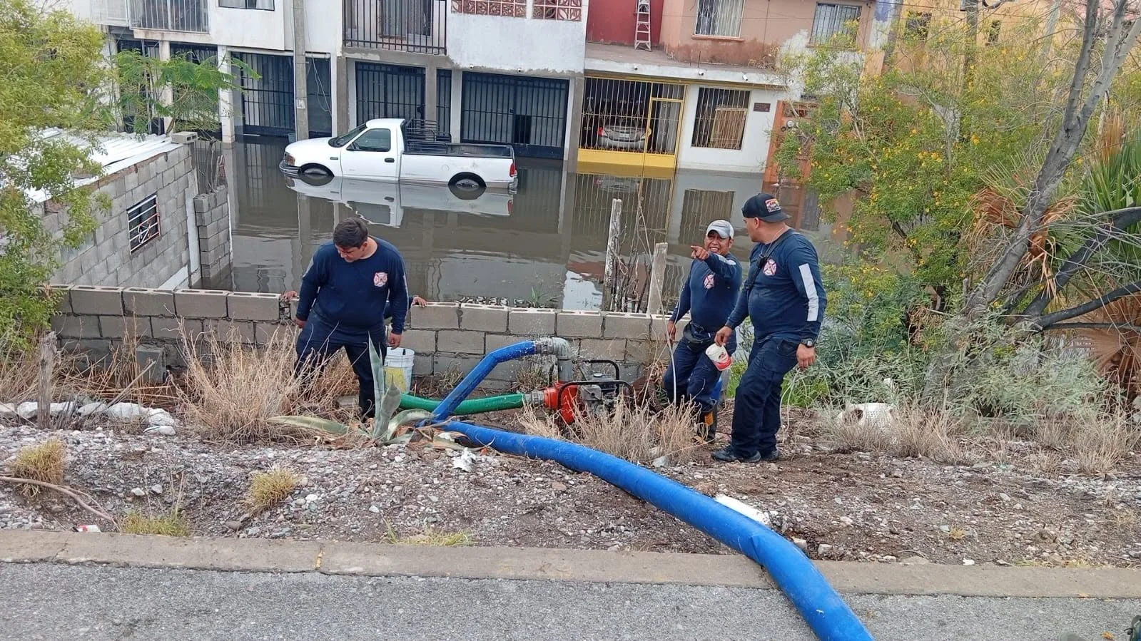 Mantienen trabajos de desagüe y atención por lluvias en Torreón