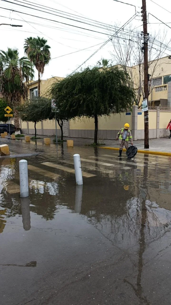 Mantienen operativo de atención por lluvias; continúan cierres viales y labores de desagüe en Torreón