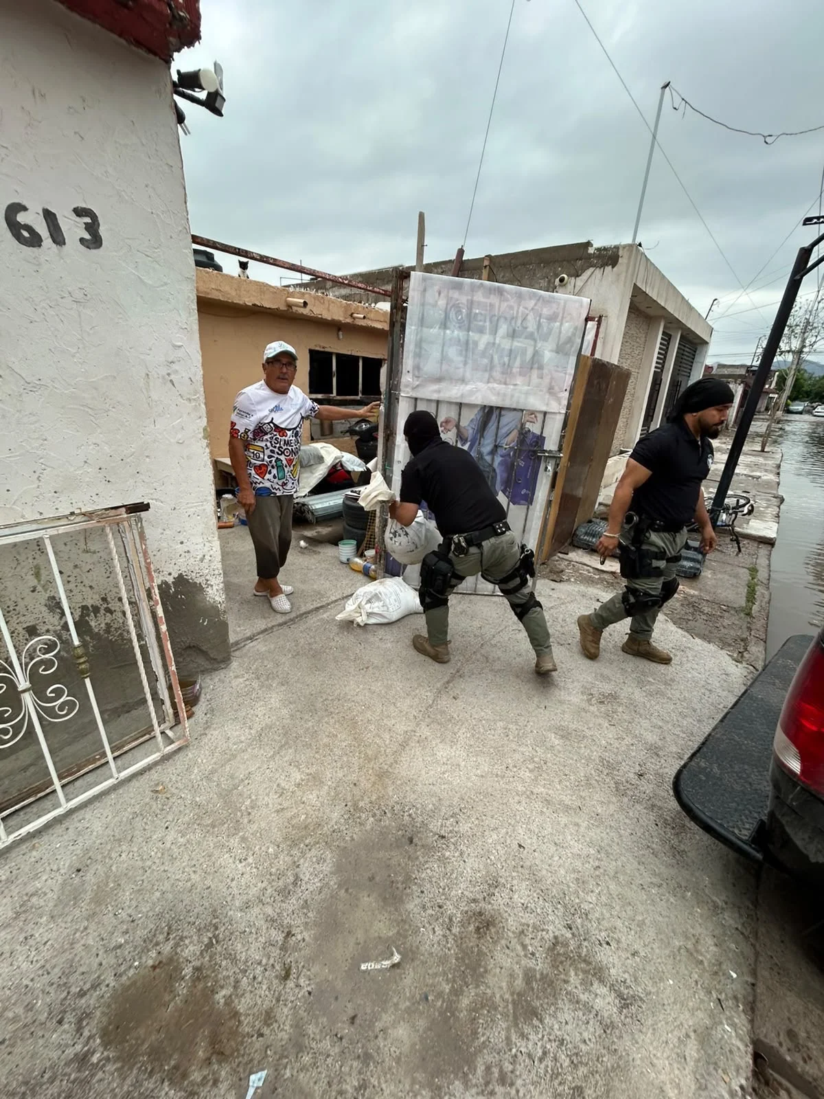 Cuadrillas nocturnas mantienen labores de atención tras las lluvias en Torreón