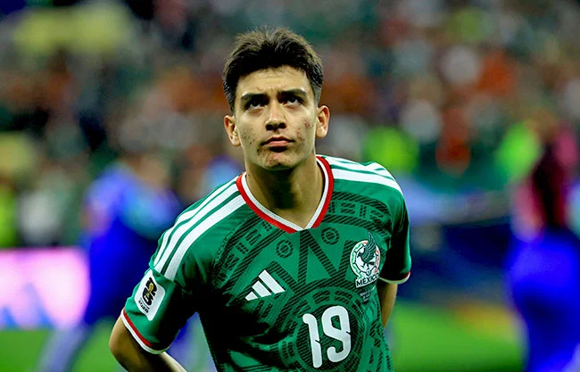 Gilberto Mora se aleja del Tri en medio de una oferta millonaria que podría hacer historia