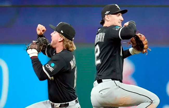 Triunfan White Sox y se ponen arriba 2-0 ante Guardians