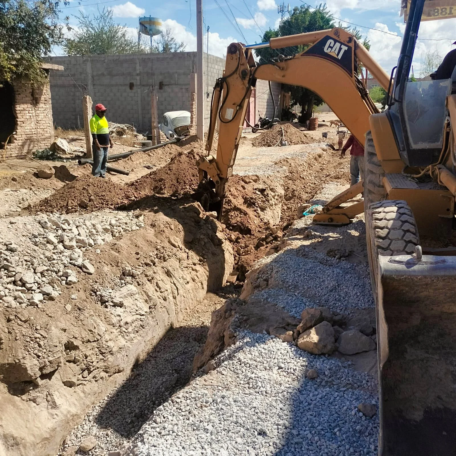 Rehabilitación de drenaje sanitario en el ejido San Luis alcanza 30 por ciento de avance