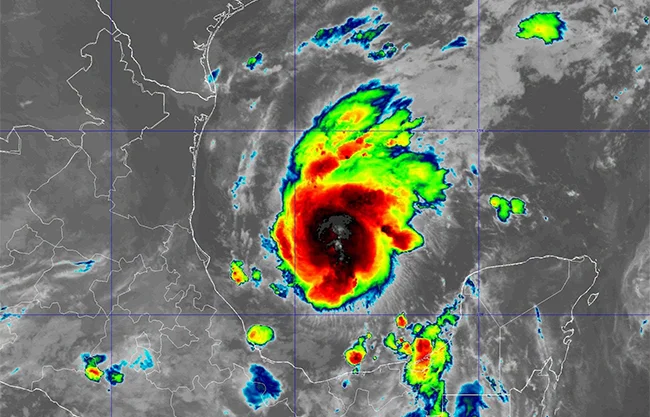 Tormenta Isaís se intensifica en el Golfo y provocará lluvias fuertes en México