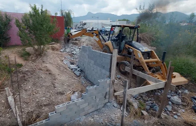Demuelen casas y tapones en arroyos en Saltillo; intervienen obras irregulares