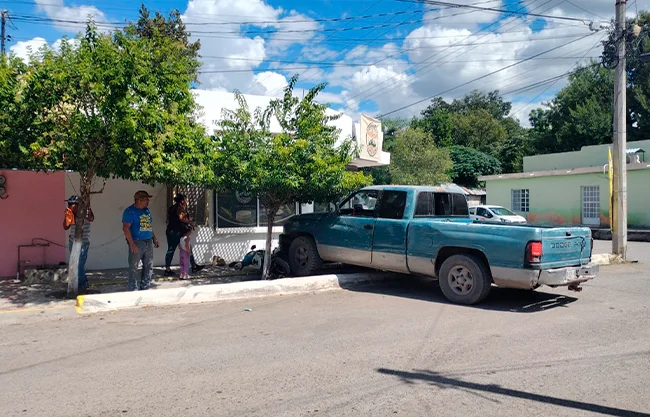 Provoca conductora accidente tipo carambola en Múzquiz