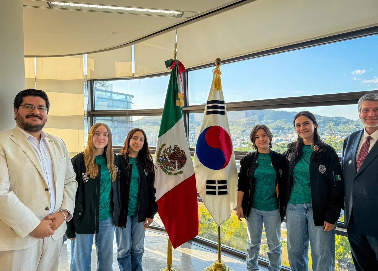 Equipos del Colegio Cervantes representan a México en mundial de robótica en Corea