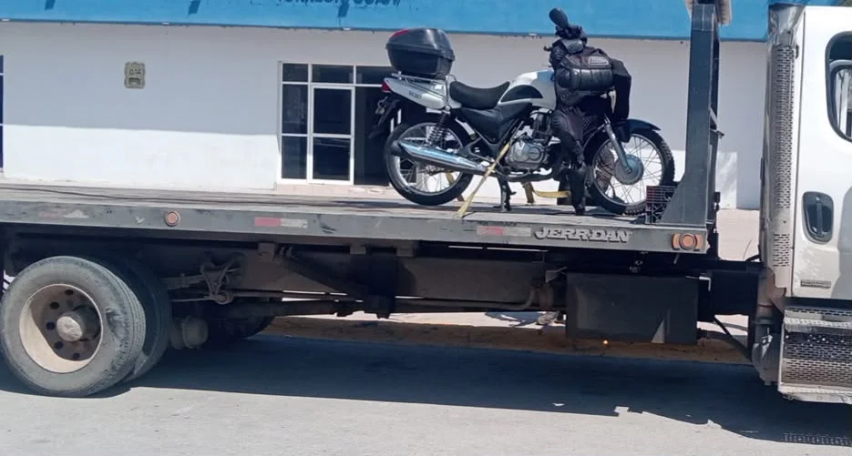 Policía de Torreón recupera motocicleta robada en colonia Monterreal