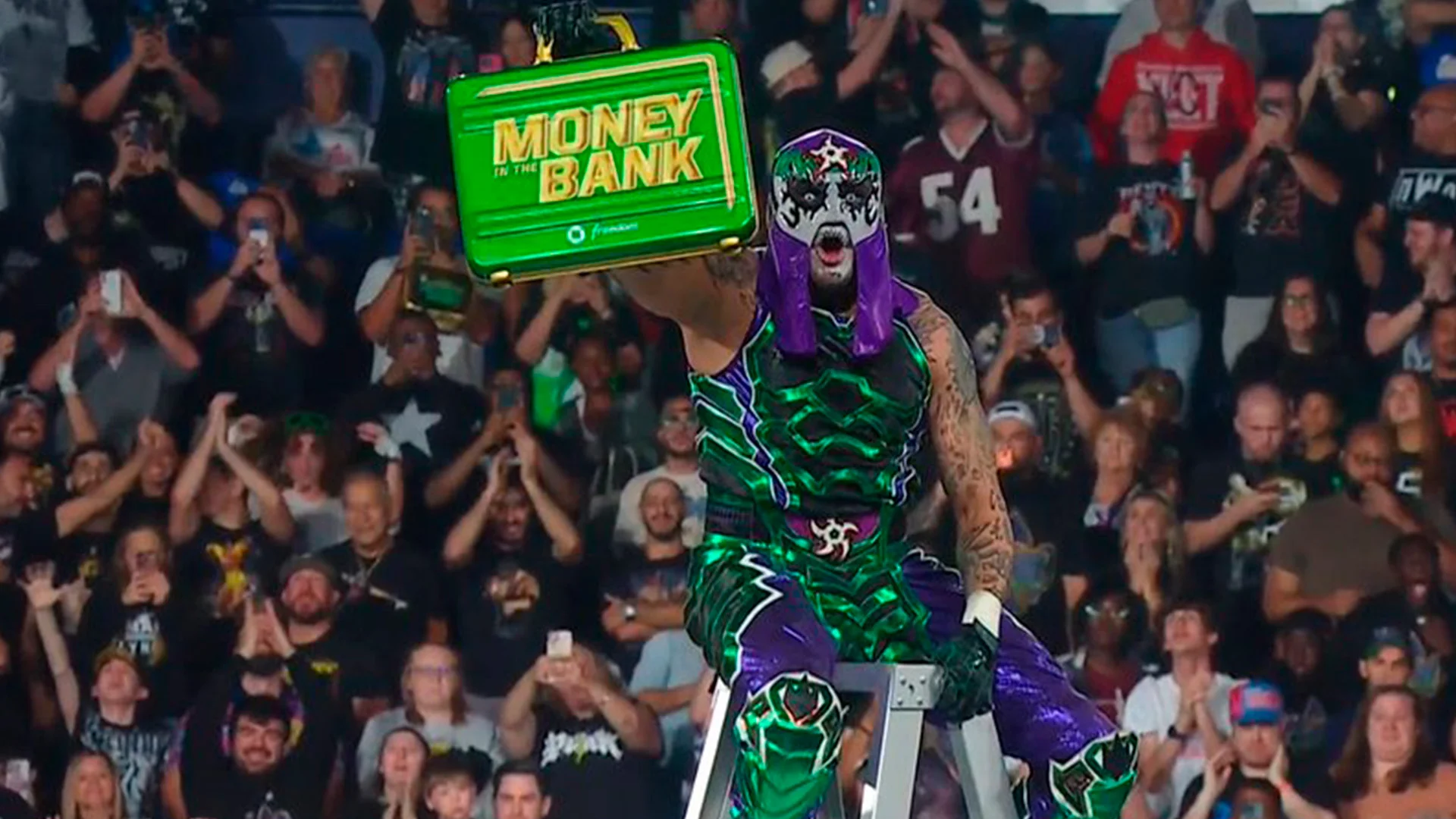 ¡De Ecatepec al trono! Penta conquista el Money in the Bank 2026