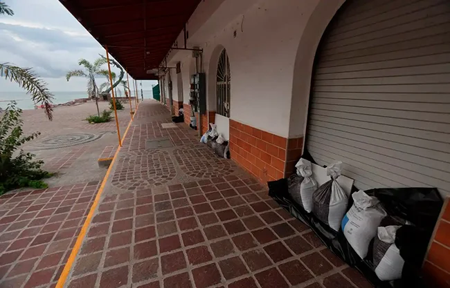 Huracán Simon cambia de trayectoria y se mantendrá 'más tiempo' paralelo a costas de Jalisco: PC