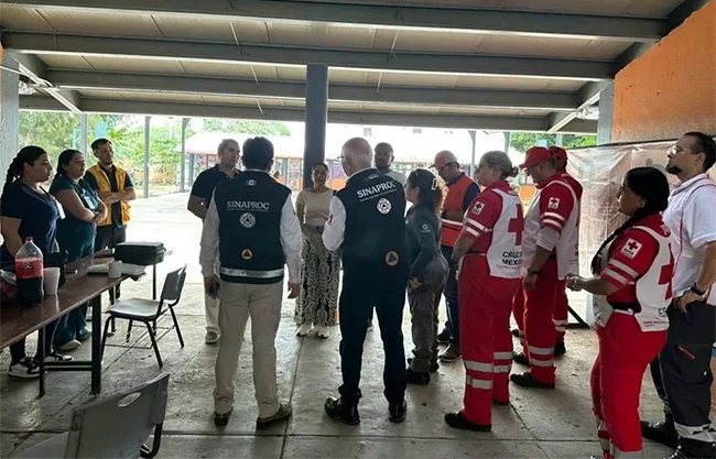 Habilitan refugios y realizan evacuaciones ante impacto del huracán Simon en el Pacífico