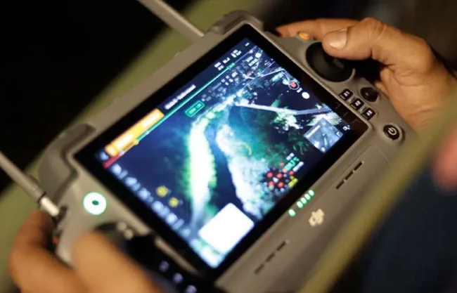 Dron sobrevuela playas de Puerto Vallarta y emite alertas por el huracán Simon