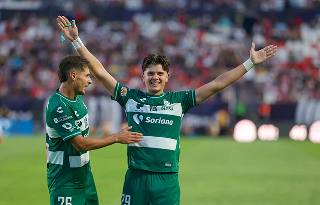 Irreconocibles: Santos vence a San Luis y suma su cuarta victoria al hilo