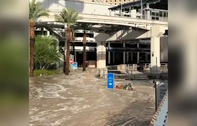 Fuertes inundaciones azotan Las Vegas tras el paso de los remanentes de la tormenta tropical Rachel