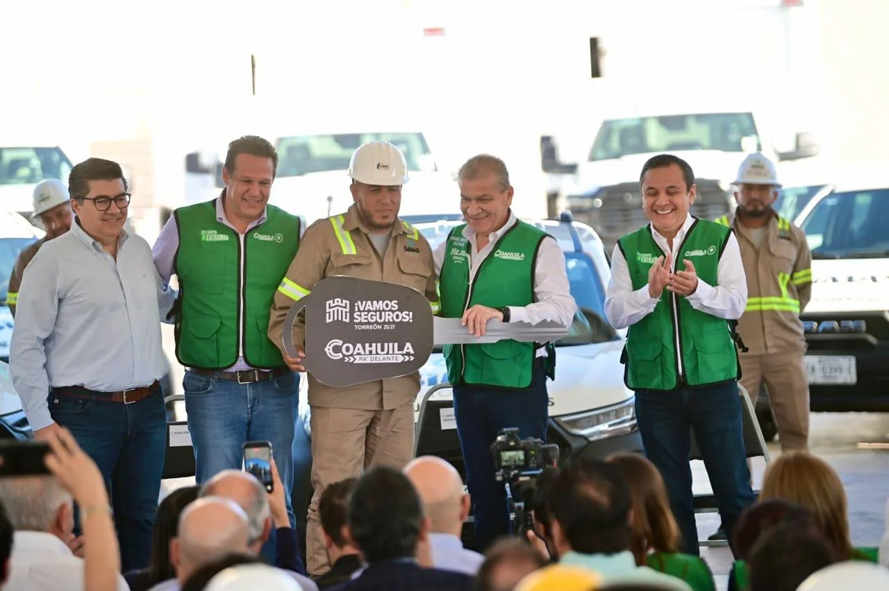 Alcalde Miguel Riquelme entrega vehículos al Simas Torreón; invierten 62 mdp