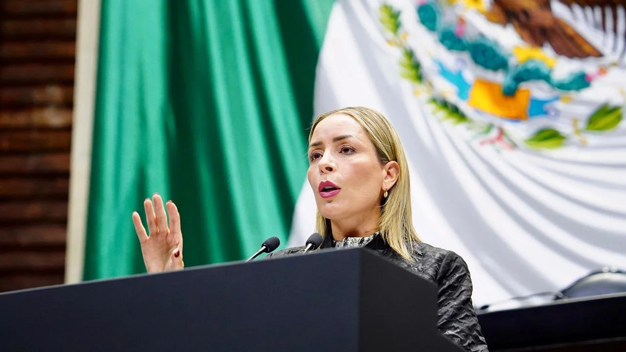 Verónica Martínez pide atender demandas laborales de trabajadores del IMSS