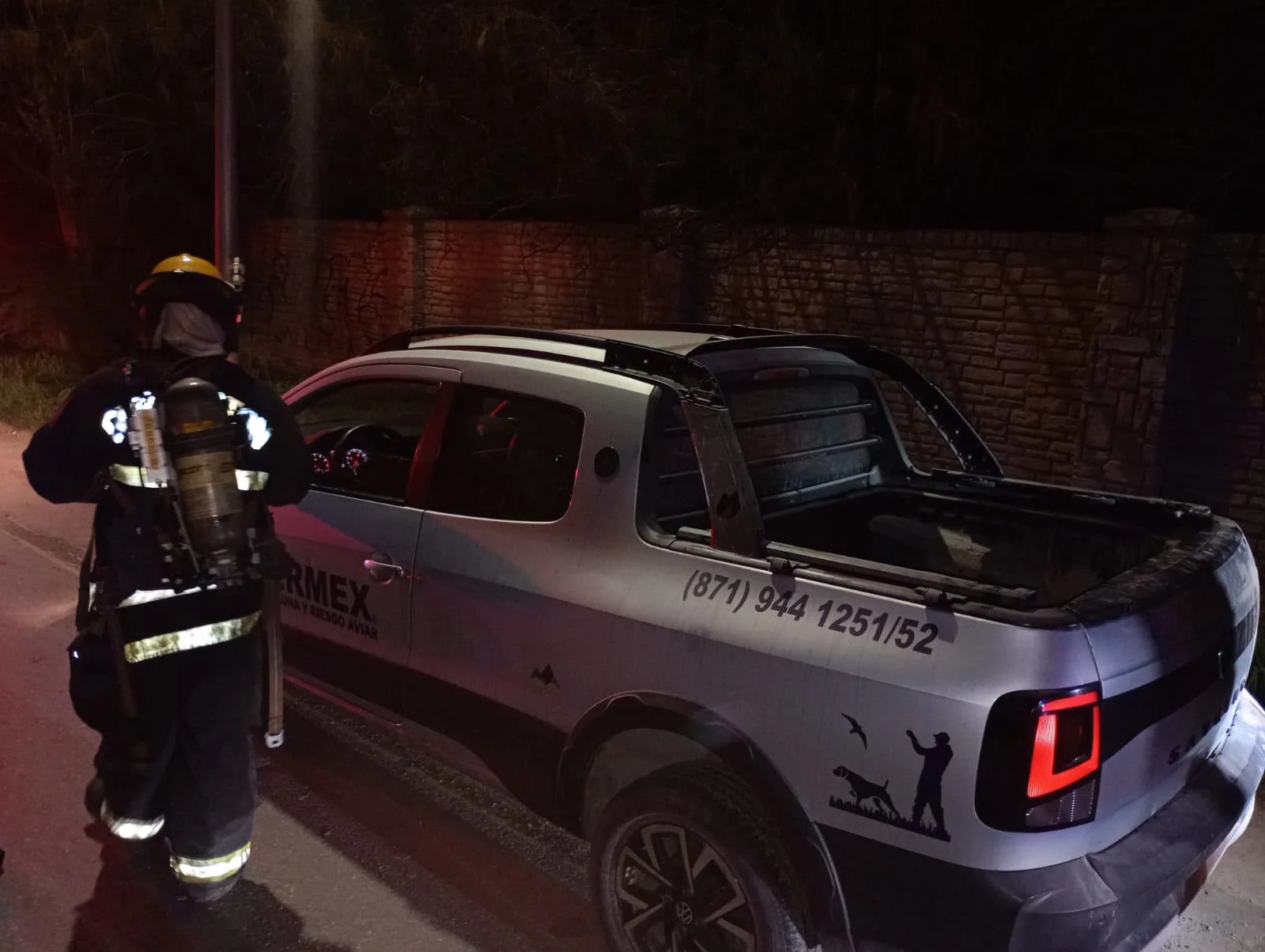Bomberos sofocan incendio dio de vehículo en carretera a Santa Fe de Torreón