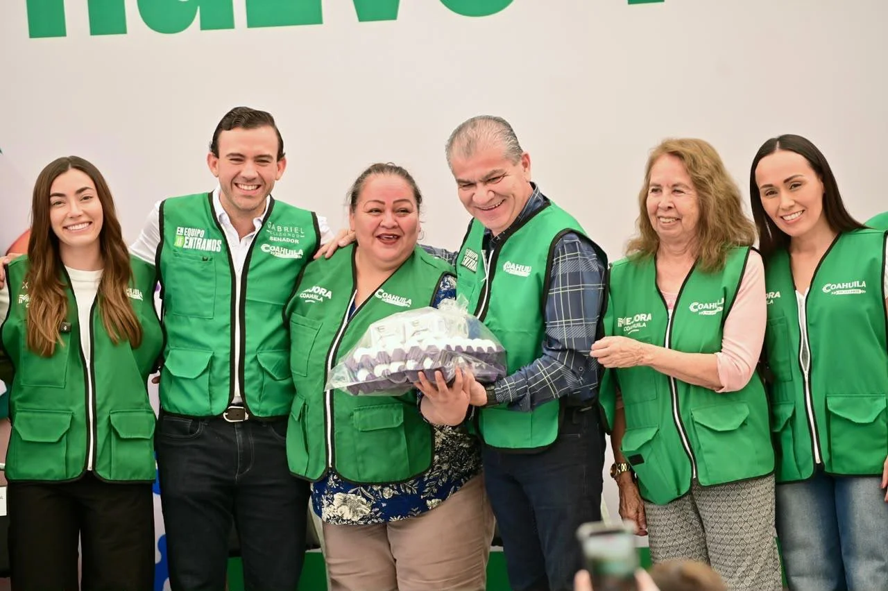 Entregan apoyo alimentario de huevo y leche en Torreón; beneficiarán a 120 mil familias