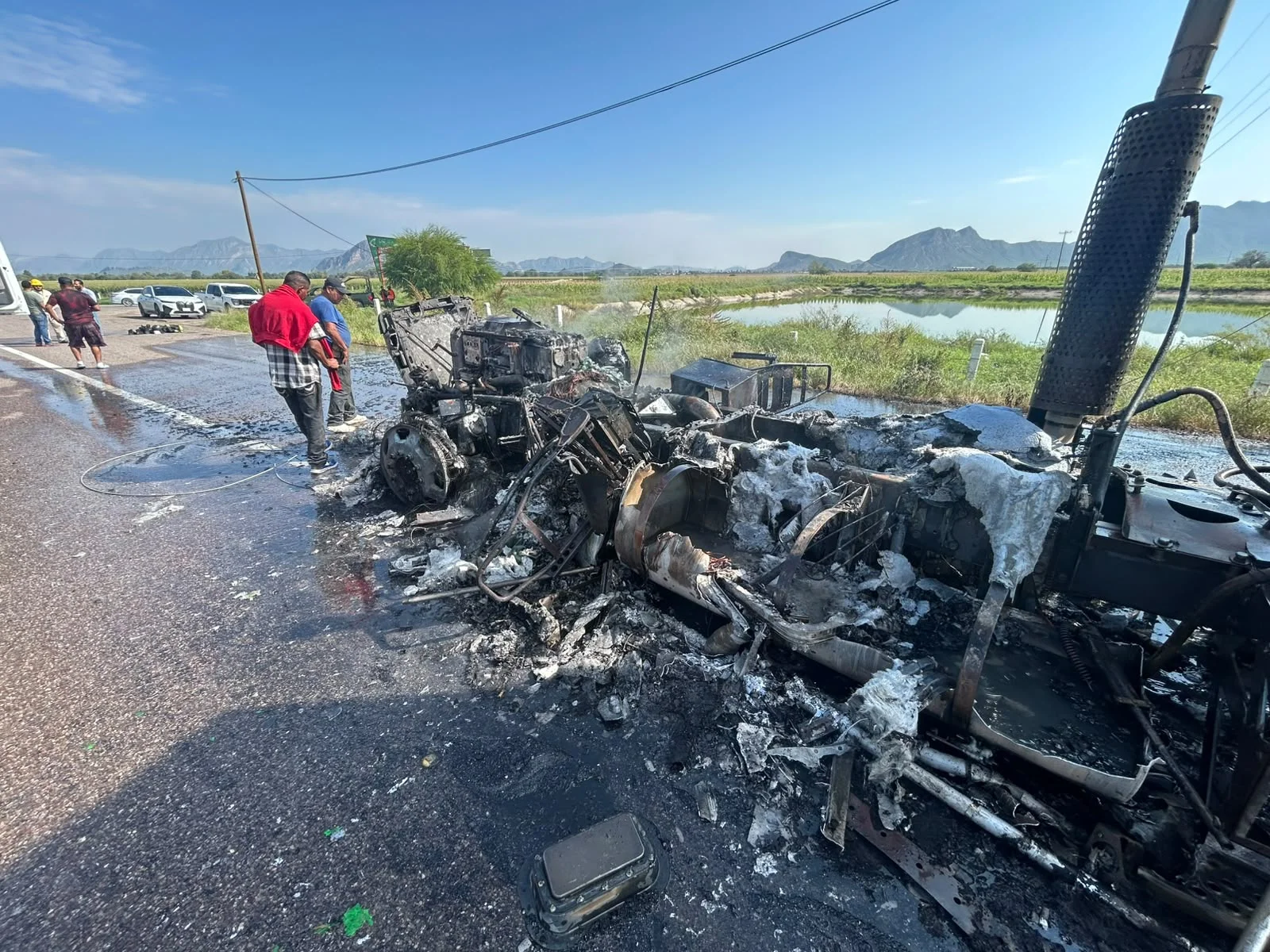 Incendio de tráiler moviliza a bomberos en Lerdo, Durango