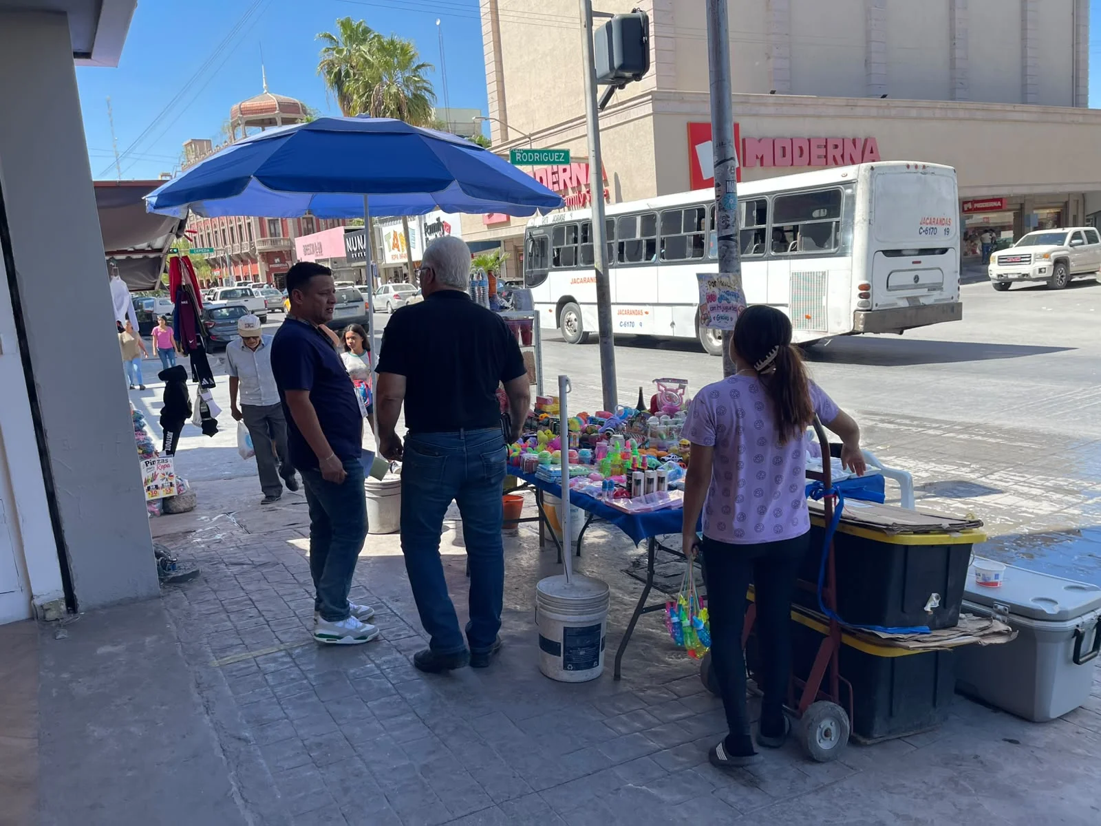 Realizan operativo de ordenamiento en el Centro Histórico de Torreón; aplican siete actas administrativas a comerciantes