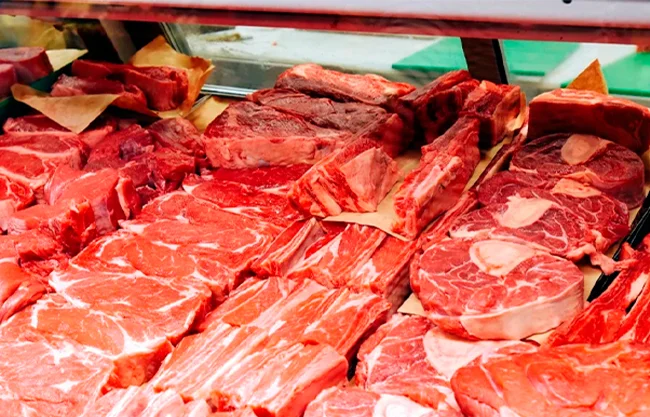 Sobra carne de res en México, pero el precio no baja