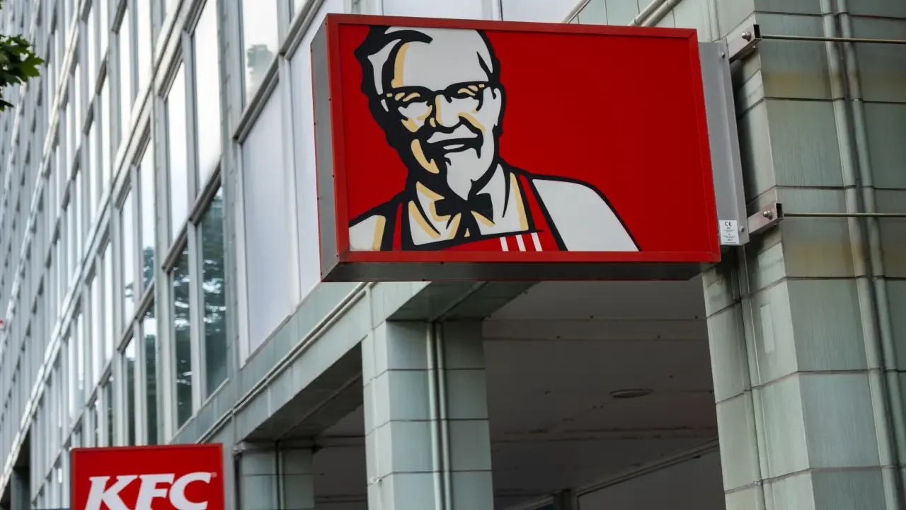 KFC revive la guerra de las bebidas: cambia Pepsi por Coca-Cola