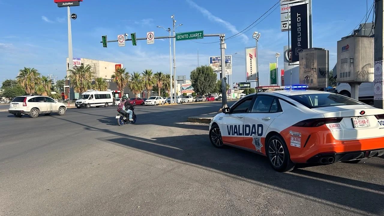 Piden extremar precauciones en cruceros de Torreón con semáforos fuera de servicio